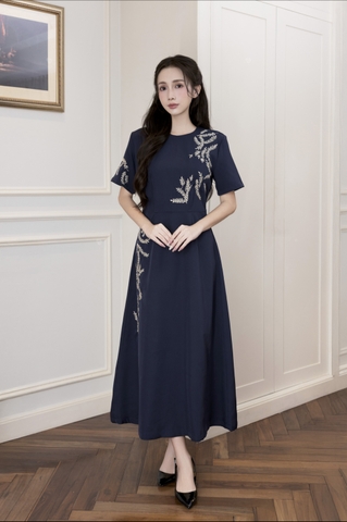 Váy Đầm Nữ Suông Cổ Tròn Vải Lụa Dày Thêu Hoa Nhấn Eo Tay Ngắn Sang Trọng Đi Tiệc D13038LW01