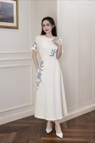 Váy Đầm Nữ Suông Cổ Tròn Vải Lụa Dày Thêu Hoa Nhấn Eo Tay Ngắn Sang Trọng Đi Tiệc D13038LW01