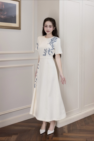 Váy Đầm Nữ Suông Cổ Tròn Vải Lụa Dày Thêu Hoa Nhấn Eo Tay Ngắn Sang Trọng Đi Tiệc D13038LW01