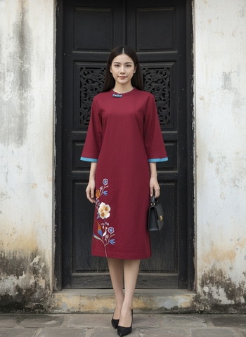 SWANLAKE | Váy Đầm Midi Nữ Phom Suông Cổ Tròn Tay Lỡ Thêu Hoa Chất Vải Linen Đi Tết Dự Tiệc D13232LW01