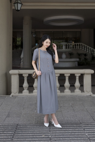 SWANLAKE | Váy Đầm Maxi Nữ Suông Trơn Đính Nút Bọc Tơ Cát Eo Hạ Xếp Ly Cổ Tròn Có Túi Công Sở D12835LW01