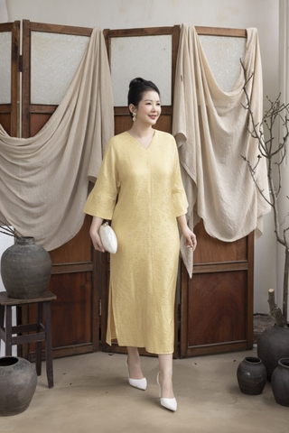 M COLLECTION | Váy Đầm Tiệc Suông Nữ Trung Niên Tặng Mẹ Tơ Tencel Cổ Chữ V Tay Lỡ Xẻ Tà D13376LW01