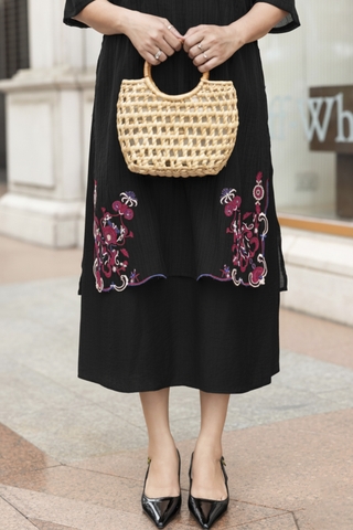 M Collection | Váy Đầm Trung Niên Tặng Mẹ Phom A Hai Lớp Cổ Tròn Tay Lỡ Chất Liệu Xốp Hàn Thêu Hoạ Tiết - D12311LW01