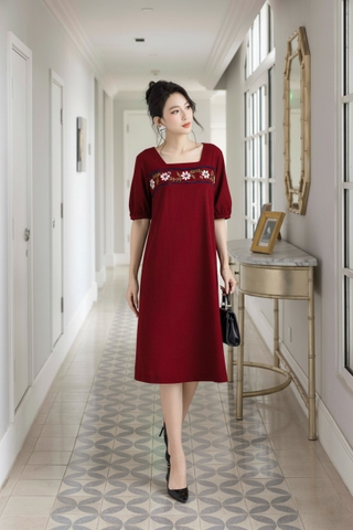 SWANLAKE | Váy Đầm Nữ Midi Suông Cổ Vuông Vải Linen Tay Ngắn Thêu Hoa Có Túi Công Sở D13079LW01