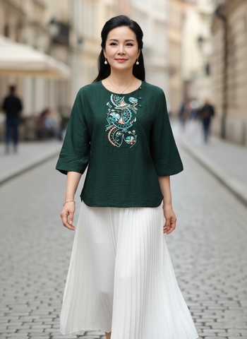 M COLLECTION | Áo Kiểu Nữ Trung Niên Tặng Mẹ Bà Cổ Tròn Vải Lụa Hàn Thêu Hoa Đính Nút Tay Lỡ A13023LW01