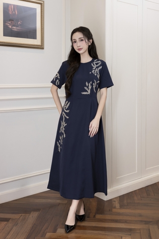 Váy Đầm Nữ Suông Cổ Tròn Vải Lụa Dày Thêu Hoa Nhấn Eo Tay Ngắn Sang Trọng Đi Tiệc D13038LW01