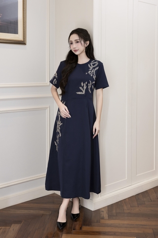 Váy Đầm Nữ Suông Cổ Tròn Vải Lụa Dày Thêu Hoa Nhấn Eo Tay Ngắn Sang Trọng Đi Tiệc D13038LW01