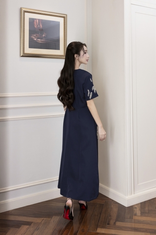 Váy Đầm Nữ Suông Cổ Tròn Vải Lụa Dày Thêu Hoa Nhấn Eo Tay Ngắn Sang Trọng Đi Tiệc D13038LW01