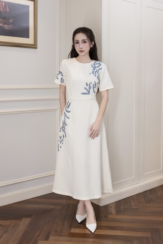 Váy Đầm Nữ Suông Cổ Tròn Vải Lụa Dày Thêu Hoa Nhấn Eo Tay Ngắn Sang Trọng Đi Tiệc D13038LW01