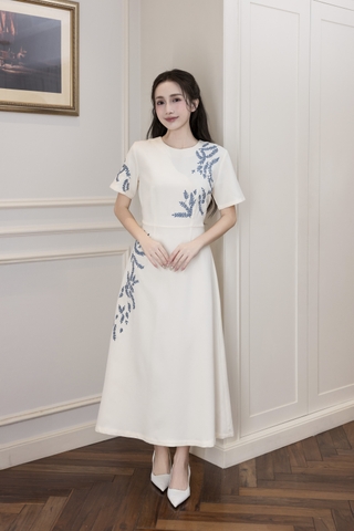 Váy Đầm Nữ Suông Cổ Tròn Vải Lụa Dày Thêu Hoa Nhấn Eo Tay Ngắn Sang Trọng Đi Tiệc D13038LW01
