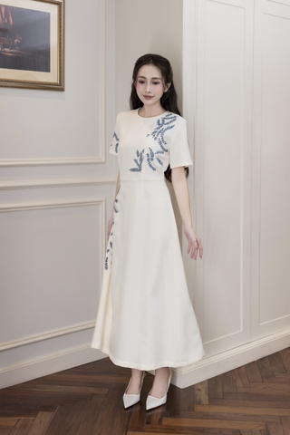 Váy Đầm Nữ Suông Cổ Tròn Vải Lụa Dày Thêu Hoa Nhấn Eo Tay Ngắn Sang Trọng Đi Tiệc D13038LW01