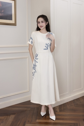 Váy Đầm Nữ Suông Cổ Tròn Vải Lụa Dày Thêu Hoa Nhấn Eo Tay Ngắn Sang Trọng Đi Tiệc D13038LW01