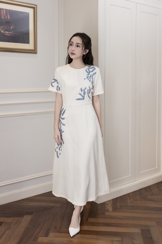 Váy Đầm Nữ Suông Cổ Tròn Vải Lụa Dày Thêu Hoa Nhấn Eo Tay Ngắn Sang Trọng Đi Tiệc D13038LW01