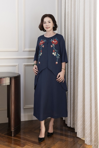 M COLLECTION | Váy Đầm Nữ Trung Niên Tặng Mẹ, Bà Suông Cotton Cát Thêu Hoa Hè Cổ Tròn Tay Lỡ D12978LW01