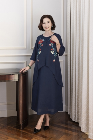 M COLLECTION | Váy Đầm Nữ Trung Niên Tặng Mẹ, Bà Suông Cotton Cát Thêu Hoa Hè Cổ Tròn Tay Lỡ D12978LW01