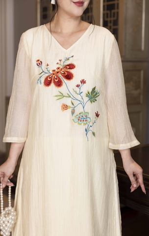 M COLLECTION | Váy Đầm Nữ Trung Niên Tặng Mẹ Suông Vải Xốp Hàn Phối Lụa Thêu Hoa Cổ Chữ V D13102LW01