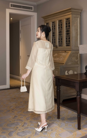 M COLLECTION | Váy Đầm Tiệc Suông Nữ Trung Niên Tặng Mẹ Vải Tơ Tay Lỡ Cổ V Phối Màu Thêu Hoa D13135W01