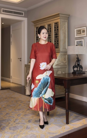 M COLLECTION | Váy Đầm Nữ Trung Niên Tặng Mẹ, Bà Vải Lụa Dày In Hoa 3D Tay Ngắn Cổ Tròn D13230LW01