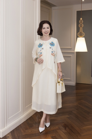 M COLLECTION | Váy Đầm Nữ Trung Niên Tặng Mẹ, Bà Suông Cotton Cát Thêu Hoa Hè Cổ Tròn Tay Lỡ D12978LW01