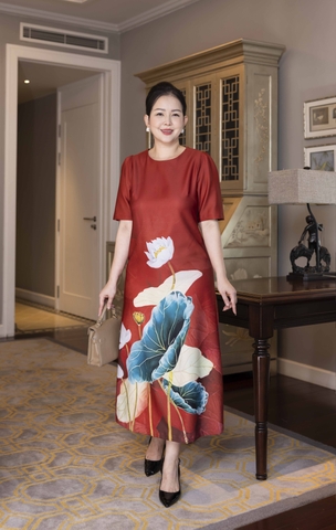 M COLLECTION | Váy Đầm Nữ Trung Niên Tặng Mẹ, Bà Vải Lụa Dày In Hoa 3D Tay Ngắn Cổ Tròn D13230LW01