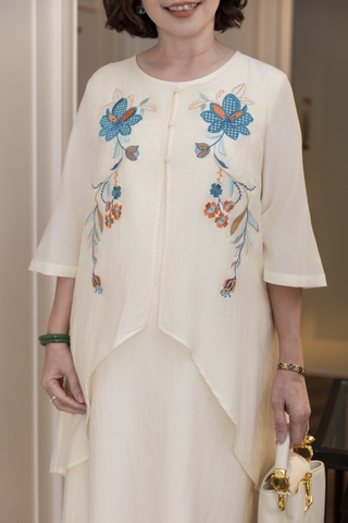 M COLLECTION | Váy Đầm Nữ Trung Niên Tặng Mẹ, Bà Suông Cotton Cát Thêu Hoa Hè Cổ Tròn Tay Lỡ D12978LW01