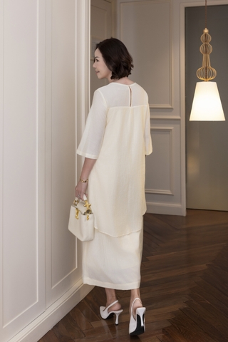 M COLLECTION | Váy Đầm Nữ Trung Niên Tặng Mẹ, Bà Suông Cotton Cát Thêu Hoa Hè Cổ Tròn Tay Lỡ D12978LW01