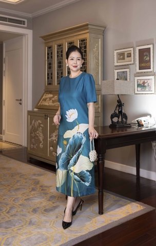 M COLLECTION | Váy Đầm Nữ Trung Niên Tặng Mẹ, Bà Vải Lụa Dày In Hoa 3D Tay Ngắn Cổ Tròn D13230LW01