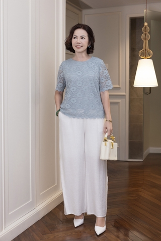 M COLLECTION | Áo Kiểu Nữ Trung Niên Tặng Mẹ Ren Lưới Thêu Hoa Lót Lụa Cổ Tròn Tay Ngắn A12702LW01