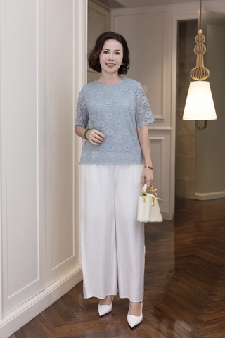 M COLLECTION | Áo Kiểu Nữ Trung Niên Tặng Mẹ Ren Lưới Thêu Hoa Lót Lụa Cổ Tròn Tay Ngắn A12702LW01