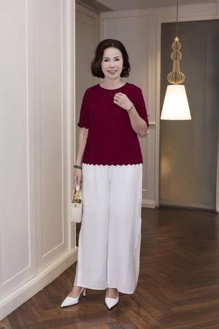 M COLLECTION | Áo Kiểu Nữ Trung Niên Tặng Mẹ Ren Lưới Thêu Hoa Lót Lụa Cổ Tròn Tay Ngắn A12702LW01