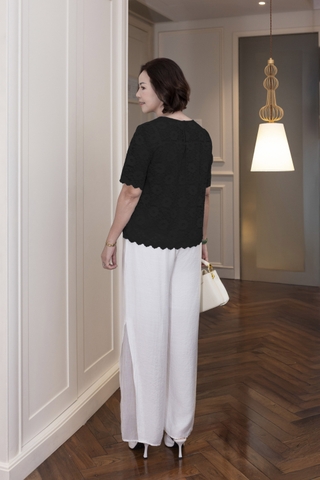 M COLLECTION | Áo Kiểu Nữ Trung Niên Tặng Mẹ Ren Lưới Thêu Hoa Lót Lụa Cổ Tròn Tay Ngắn A12702LW01