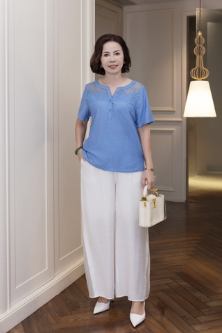 M COLLECTION | Áo Kiểu Nữ Trung Niên Tặng Mẹ Lụa Hàn Phối Ren Lưới Thêu Hoa Cài Nút Tay Ngắn A10955