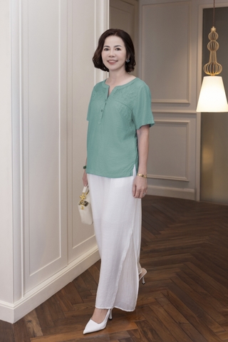 M COLLECTION | Áo Kiểu Nữ Trung Niên Tặng Mẹ Lụa Hàn Phối Ren Lưới Thêu Hoa Cài Nút Tay Ngắn A10955