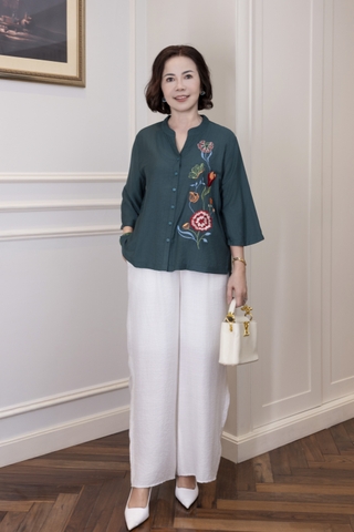 M COLLECTION | Áo Nữ Trung Niên Tặng Mẹ Cổ Trụ Lụa Hàn Cài Nút Tay Lỡ Thoáng Mát Thêu Hoa A13043LW01