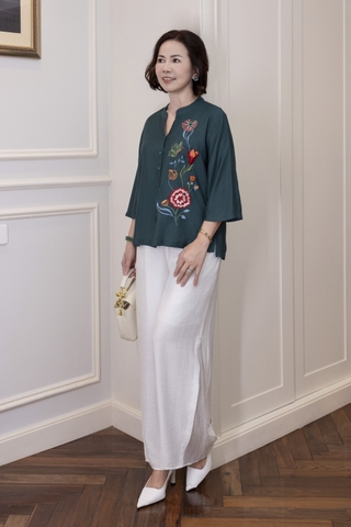 M COLLECTION | Áo Nữ Trung Niên Tặng Mẹ Cổ Trụ Lụa Hàn Cài Nút Tay Lỡ Thoáng Mát Thêu Hoa A13043LW01