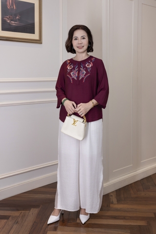 M Collection | Áo Kiểu Trung Niên Tặng Mẹ Cổ Tròn Cài Nút Tay Lỡ Thêu Hoa Chất Vải Lụa Hàn A13107LW01