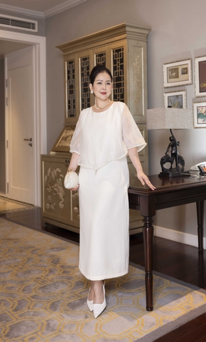 M COLLECTION | Váy Đầm Nữ Trung Niên Tặng Mẹ Phom Suông Cổ Tròn Lụa Dày Phối Choàng Tơ Hàn D13099LW01