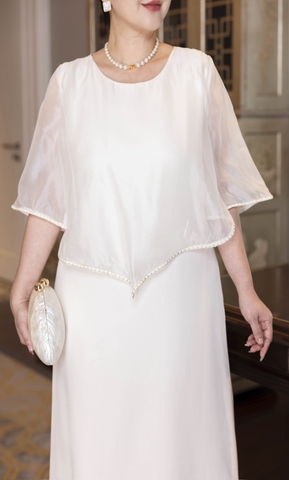 M COLLECTION | Váy Đầm Nữ Trung Niên Tặng Mẹ Phom Suông Cổ Tròn Lụa Dày Phối Choàng Tơ Hàn D13099LW01