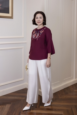 M Collection | Áo Kiểu Trung Niên Tặng Mẹ Cổ Tròn Cài Nút Tay Lỡ Thêu Hoa Chất Vải Lụa Hàn A13107LW01