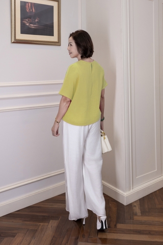 M COLLECTION | Áo Kiểu Nữ Trung Niên Tặng Mẹ, Bà Linen Thêu Hoa Cổ Tròn Tay Ngắn Cánh Dơi A12942