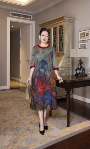 M COLLECTION | Váy Đầm Nữ Trung Niên Tặng Mẹ, Bà Suông Đũi Bông In Hoa Cổ Tròn Tay Lỡ D13224LW01