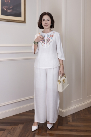 M Collection | Áo Kiểu Trung Niên Tặng Mẹ Cổ Tròn Cài Nút Tay Lỡ Thêu Hoa Chất Vải Lụa Hàn A13107LW01