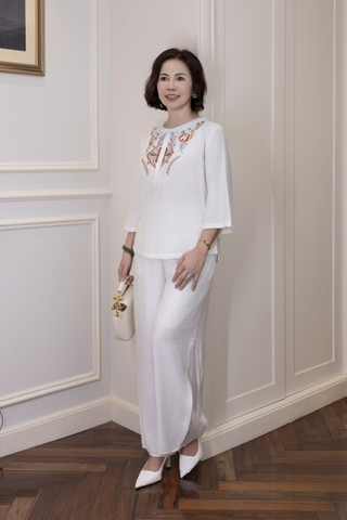 M Collection | Áo Kiểu Trung Niên Tặng Mẹ Cổ Tròn Cài Nút Tay Lỡ Thêu Hoa Chất Vải Lụa Hàn A13107LW01