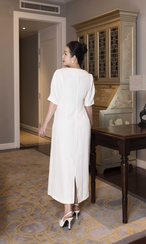 M COLLECTION | Váy Đầm Tiệc Suông Nữ Trung Niên Tặng Mẹ Lụa Dày Cổ Tròn Tay Lỡ Thêu Hoa D13193LW01