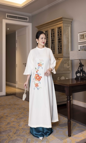 M COLLECTION | Áo Dài Tiệc Trung Niên Tặng Mẹ Mẫu Hương Phom Suông Cổ Trụ Lụa Dày Thêu Hoa L13069LW01