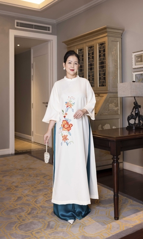 M COLLECTION | Áo Dài Tiệc Trung Niên Tặng Mẹ Mẫu Hương Phom Suông Cổ Trụ Lụa Dày Thêu Hoa L13069LW01