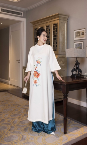 M COLLECTION | Áo Dài Tiệc Trung Niên Tặng Mẹ Mẫu Hương Phom Suông Cổ Trụ Lụa Dày Thêu Hoa L13069LW01