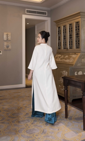 M COLLECTION | Áo Dài Tiệc Trung Niên Tặng Mẹ Mẫu Hương Phom Suông Cổ Trụ Lụa Dày Thêu Hoa L13069LW01