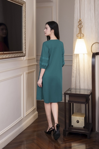 SWANLAKE | Váy Đầm Nữ Suông Cổ Trụ Cài Nút Vải Linen Tay Lỡ Phồng Thêu Hoa Phối Lưới Công Sở D12815LW01