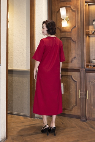 M COLLECTION | Váy Đầm Suông Nữ Trung Niên Tặng Mẹ Linen Thêu Hoa Tay Lỡ Cổ Tròn Sang Trọng D12903LW01